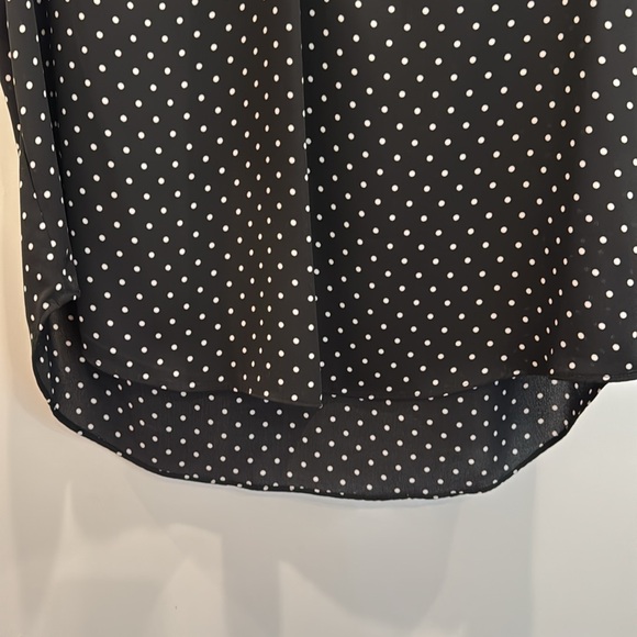 VINCE CAMUTO POLKA DOT SLEEVELESS V-NECK TANK TOP BLOUSE BLACK & WHITE. SIZE M - Picture 4 of 5
